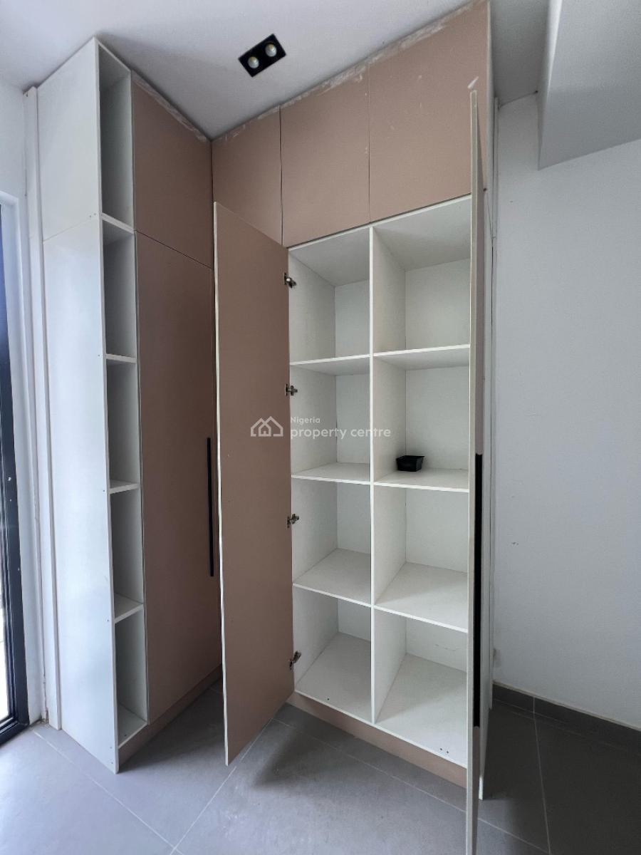 Aesthetically Pleasing 3 Bedroom Maisonette with Bq, Ikoyi, Lagos, Block of Flats for Sale