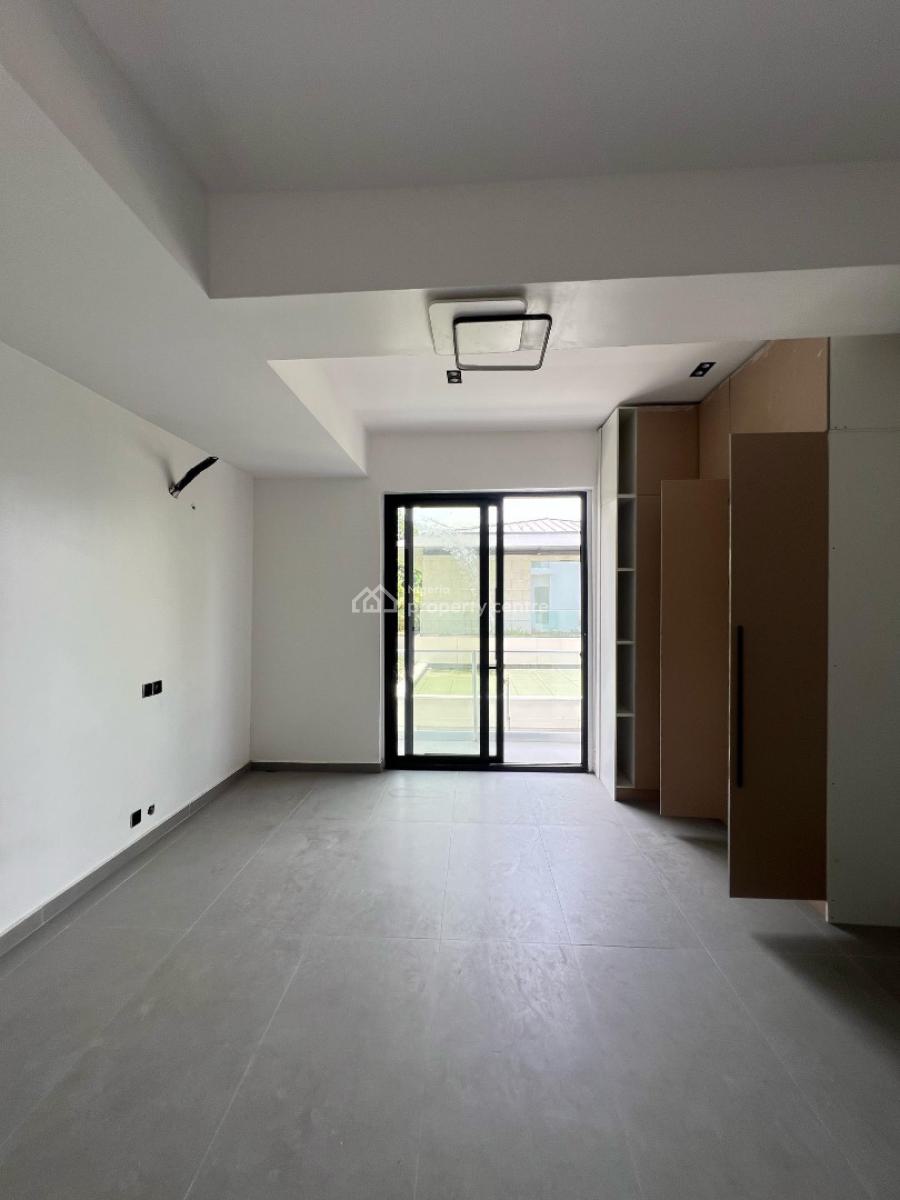 Aesthetically Pleasing 3 Bedroom Maisonette with Bq, Ikoyi, Lagos, Block of Flats for Sale