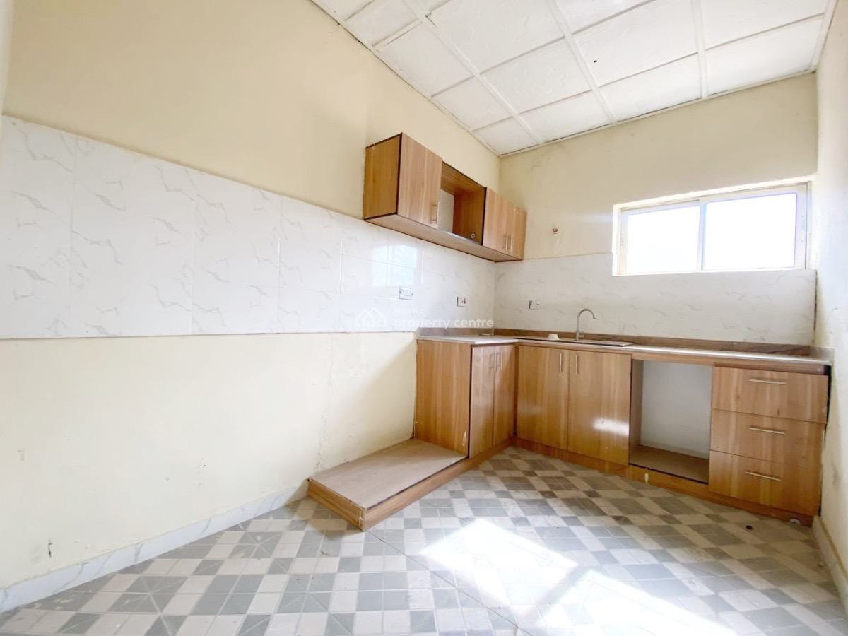 a Well Maintained Spacious 3 Bedroom Flat, Gra Phase 1, Magodo, Lagos, Flat / Apartment for Rent