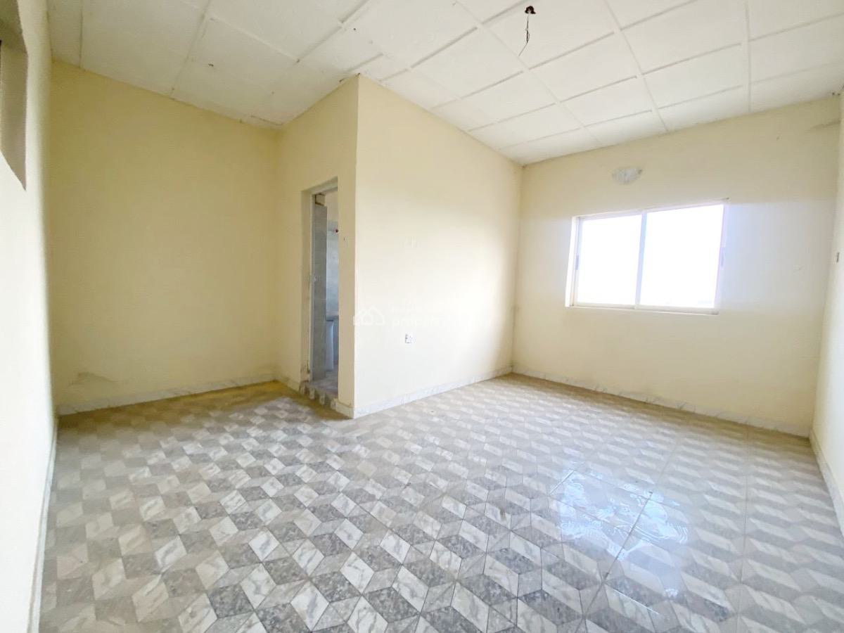 a Well Maintained Spacious 3 Bedroom Flat, Gra Phase 1, Magodo, Lagos, Flat / Apartment for Rent
