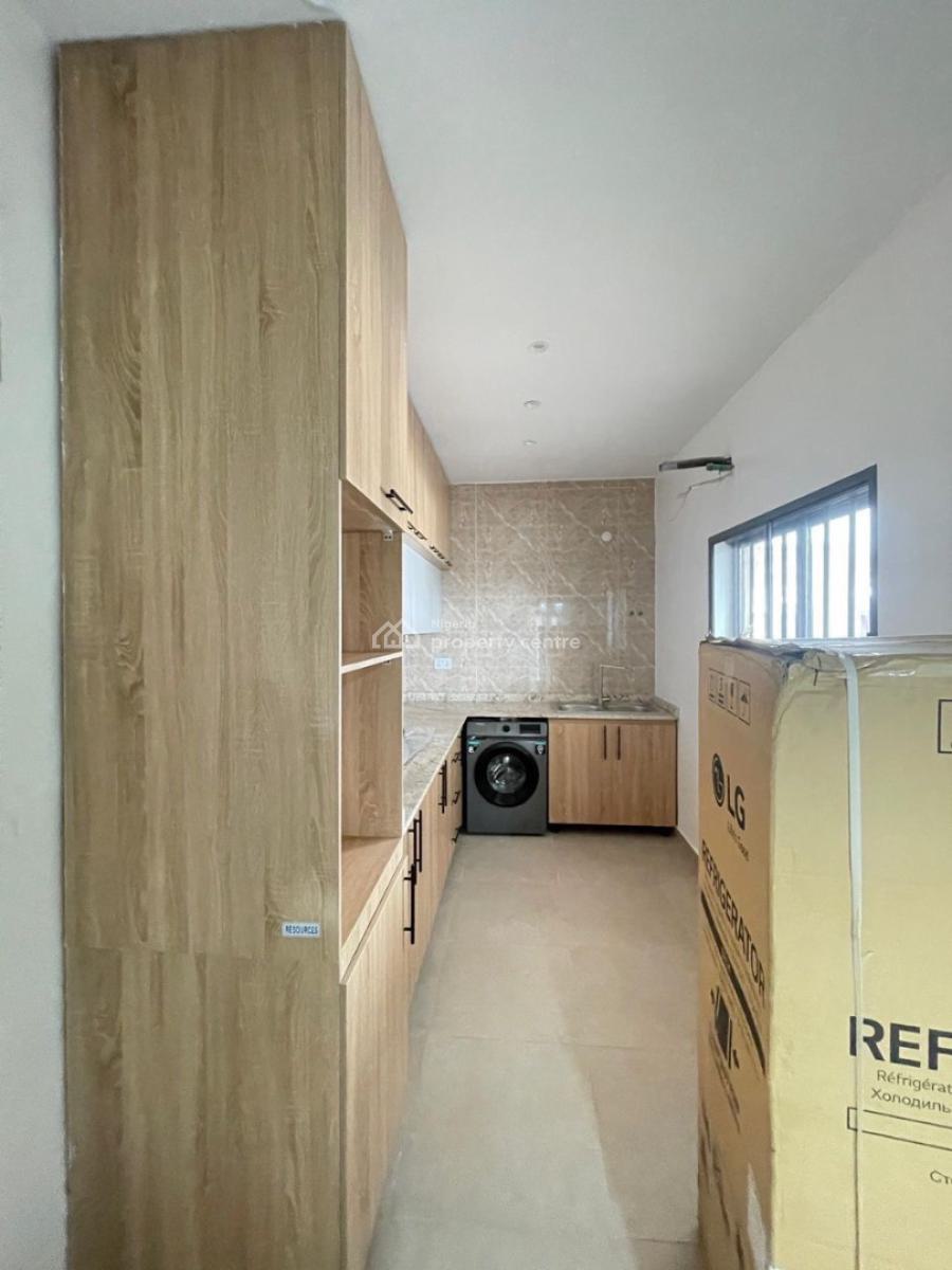 2 Bedroom Maisonette, Surulere, Lagos, Block of Flats for Sale