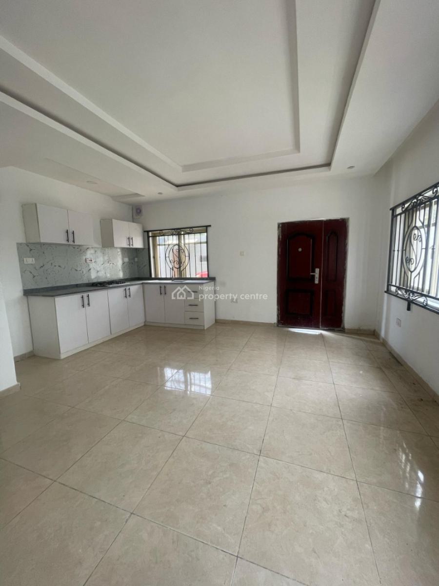 Neatly Built 2 Bedroom Apartment, Lekki Phase 1, Lekki, Lagos, Flat / Apartment for Rent
