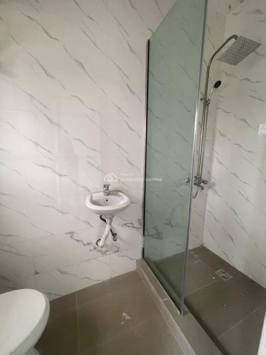 Neatly Built 2 Bedroom Apartment, Lekki Phase 1, Lekki, Lagos, Flat / Apartment for Rent