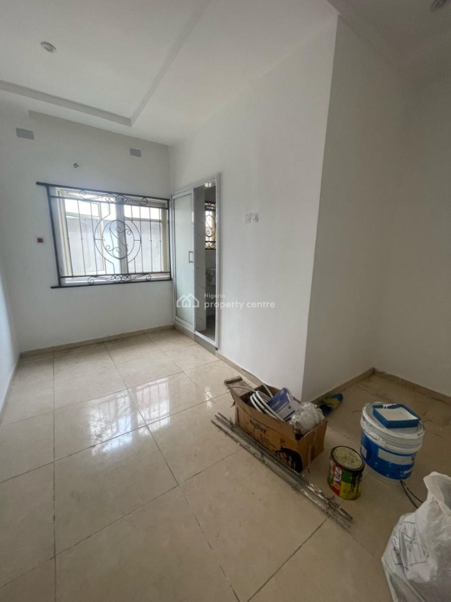 Neatly Built 2 Bedroom Apartment, Lekki Phase 1, Lekki, Lagos, Flat / Apartment for Rent