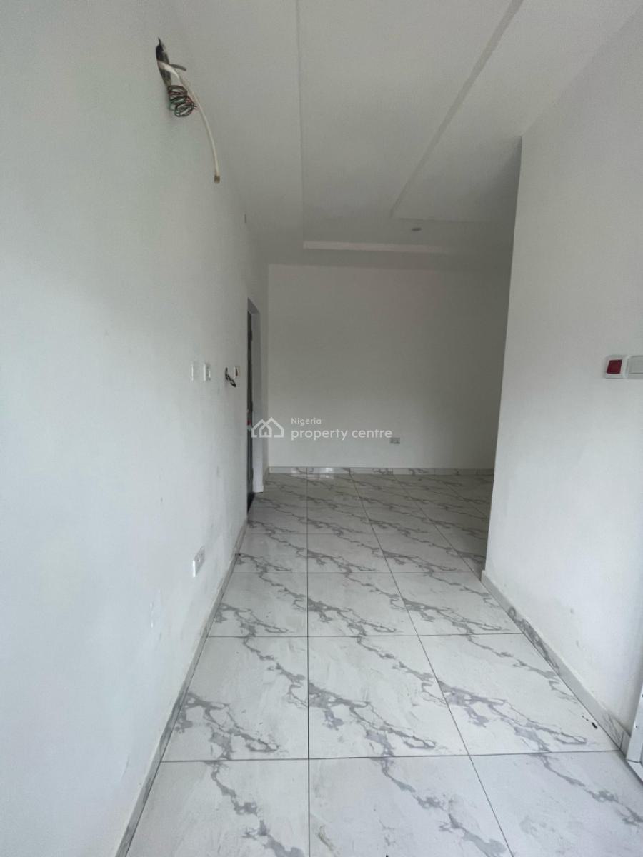 Neatly Built 2 Bedroom Apartment, Lekki Phase 1, Lekki, Lagos, Flat / Apartment for Rent