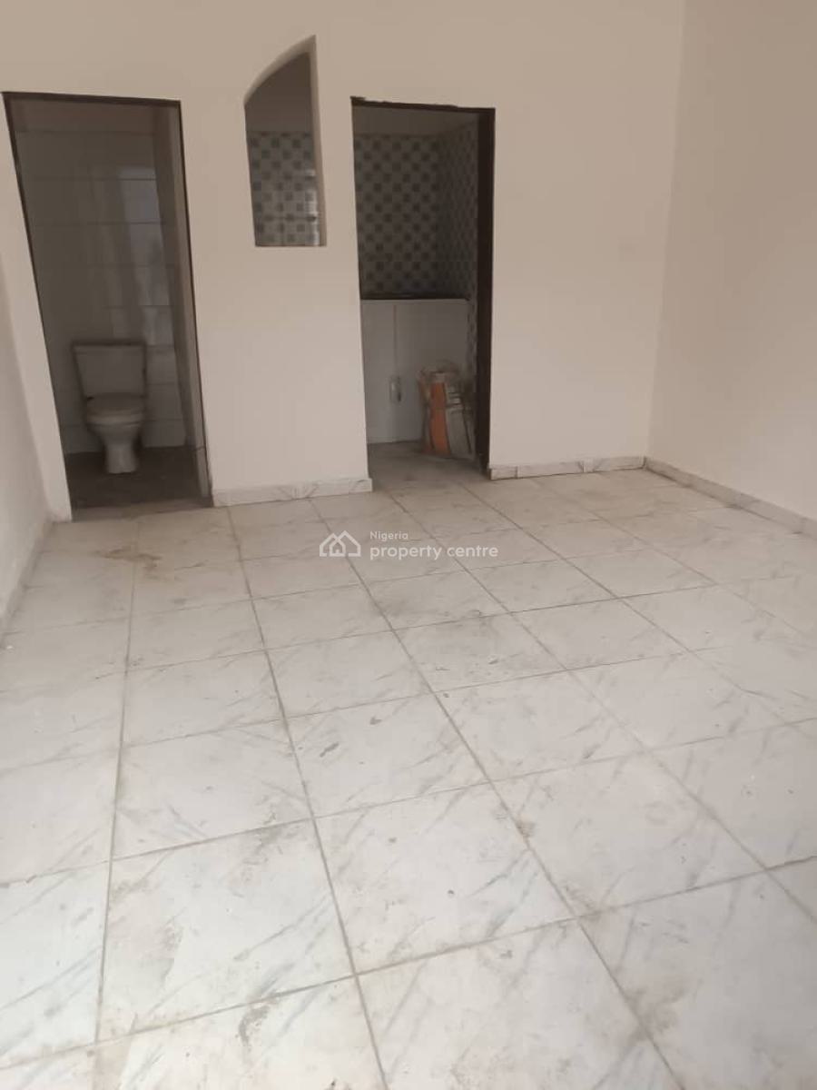 Nicely Renovated Selfcontained, Lekki Expressway, Lekki, Lagos, Flat / Apartment for Rent