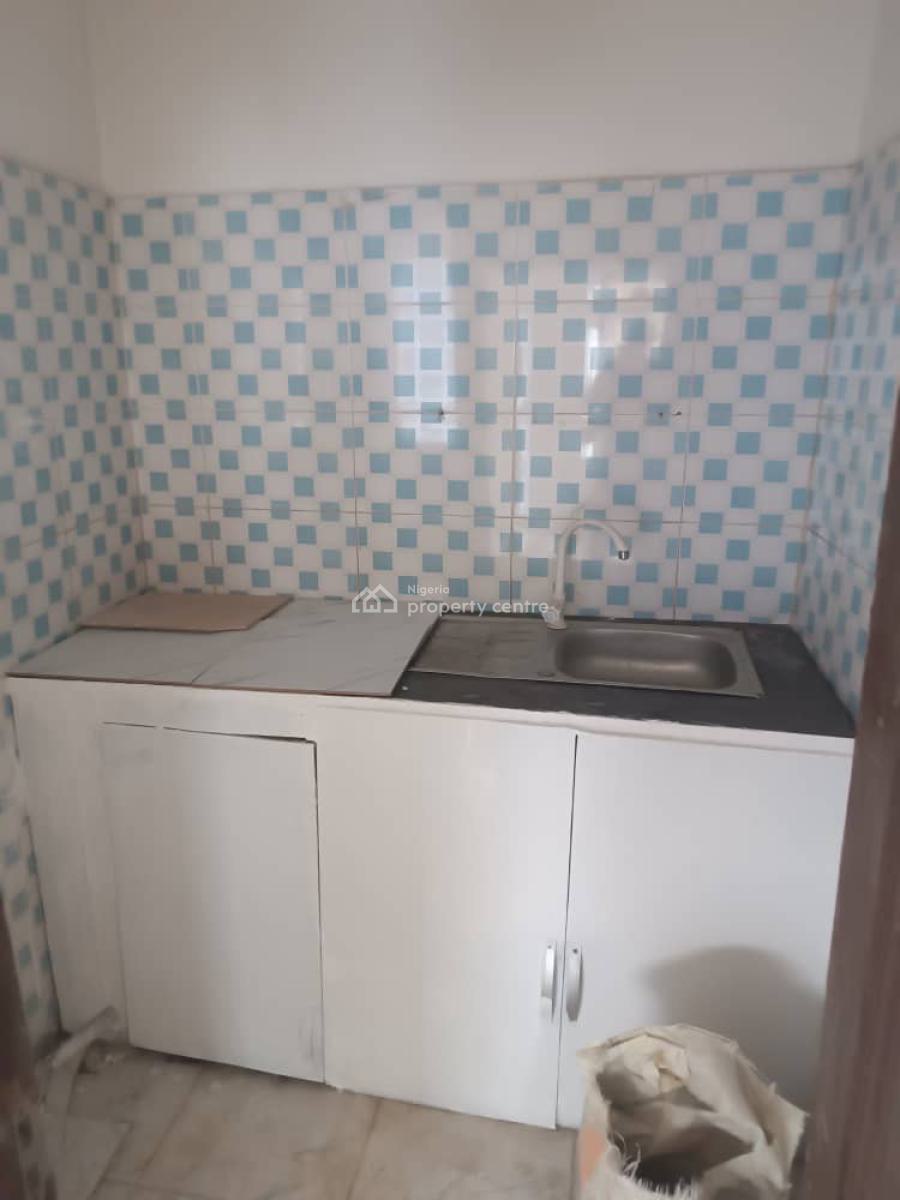 Nicely Renovated Selfcontained, Lekki Expressway, Lekki, Lagos, Flat / Apartment for Rent