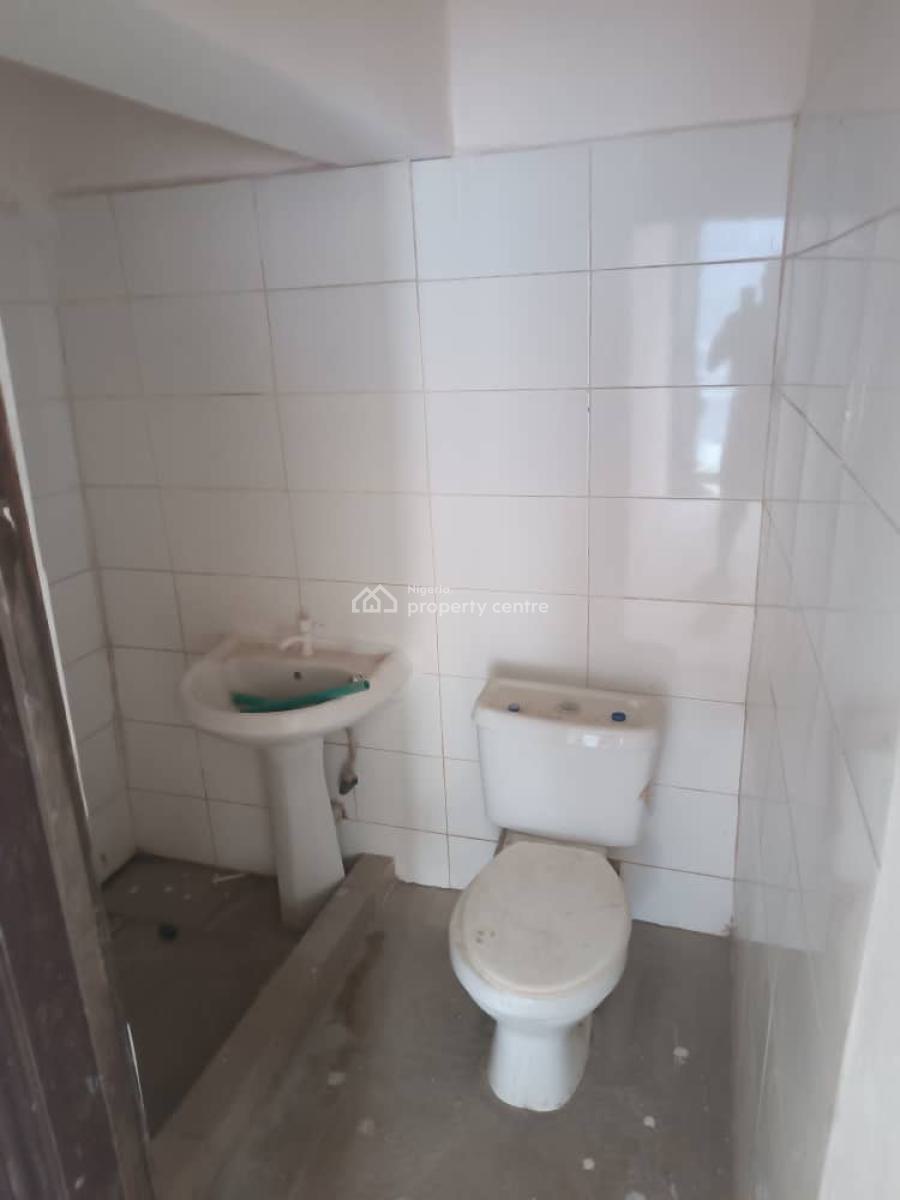 Nicely Renovated Selfcontained, Lekki Expressway, Lekki, Lagos, Flat / Apartment for Rent