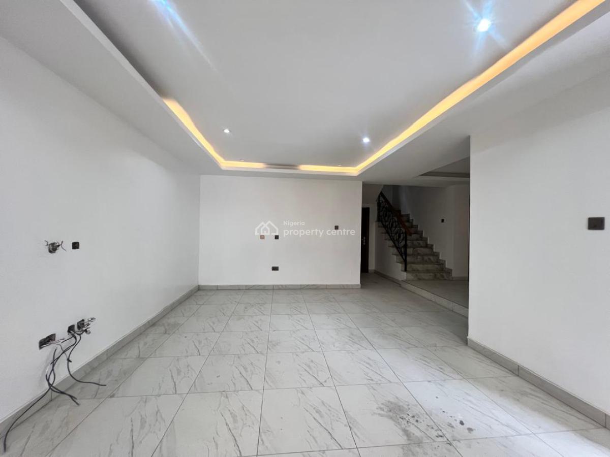 4bedroom Terrace House with a Room Bq All The Rooms Are En-suite, Lekki Phase 1, Lekki, Lagos, Flat / Apartment for Rent