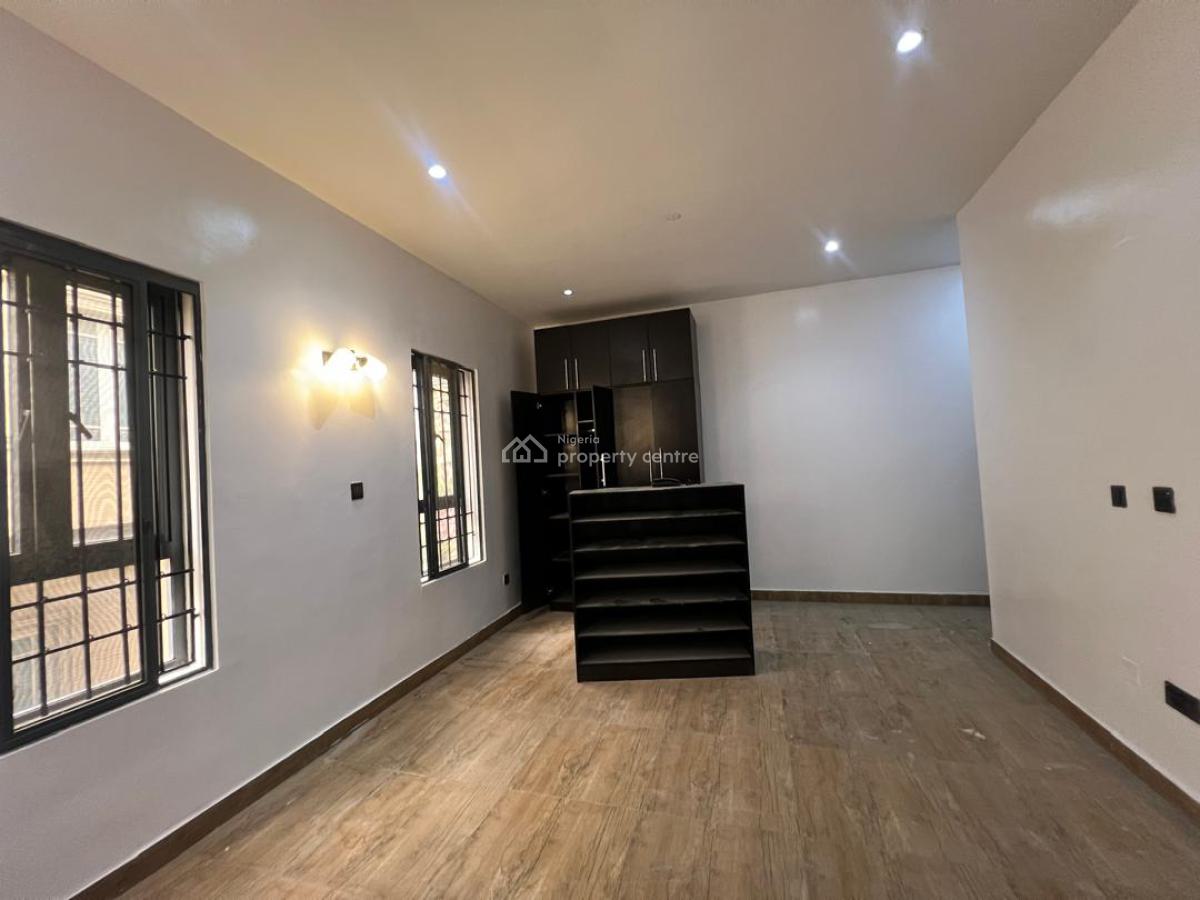 4bedroom Terrace House with a Room Bq All The Rooms Are En-suite, Lekki Phase 1, Lekki, Lagos, Flat / Apartment for Rent