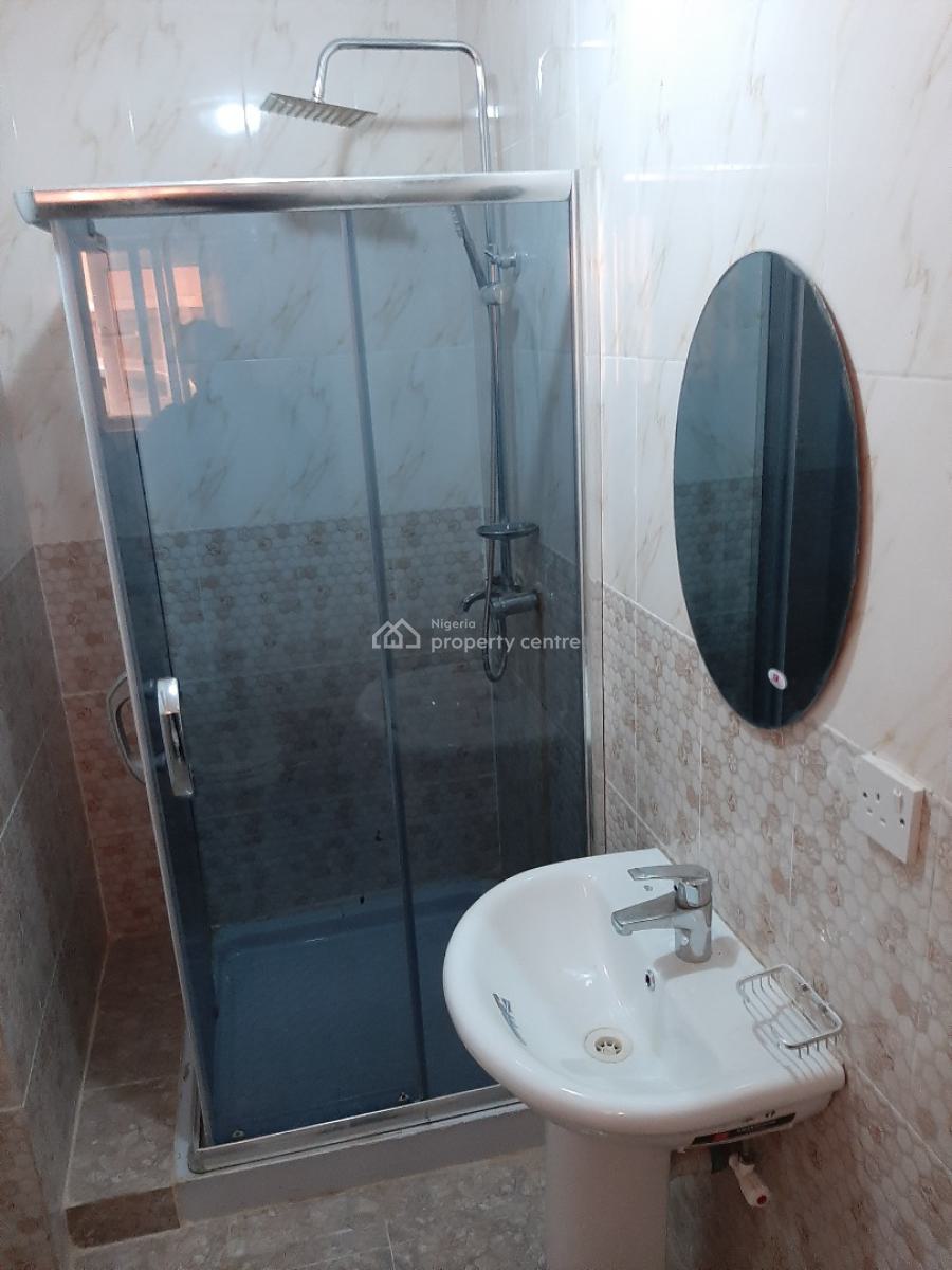 Serviced 3 Bedroom En-suite Flat with Fitted Kitchen Cabinets, Heat Ex, Lekki Phase 1, Lekki, Lagos, Flat / Apartment for Rent
