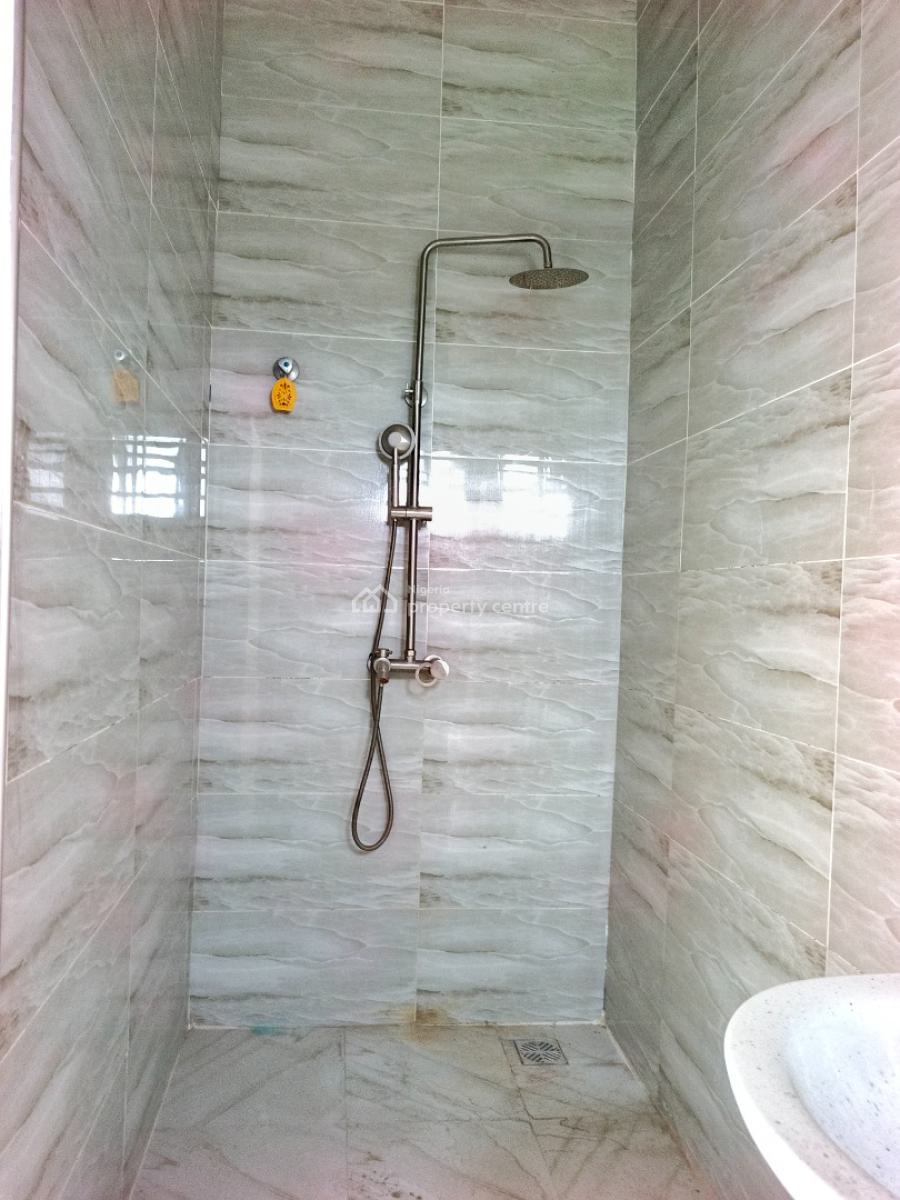 Smart Spacious 3 Bedrooms Apartment Upstairs, Abraham Adesanya Axis, Ajah, Lagos, Flat / Apartment for Rent