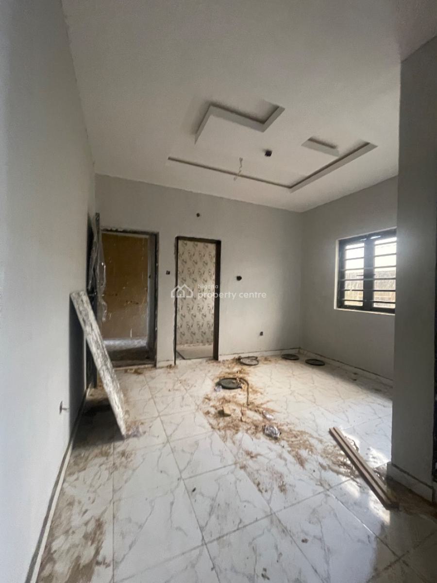 One Bedroom Flat for Lease, Yaba, Lagos, Mini Flat (room and Parlour) for Sale