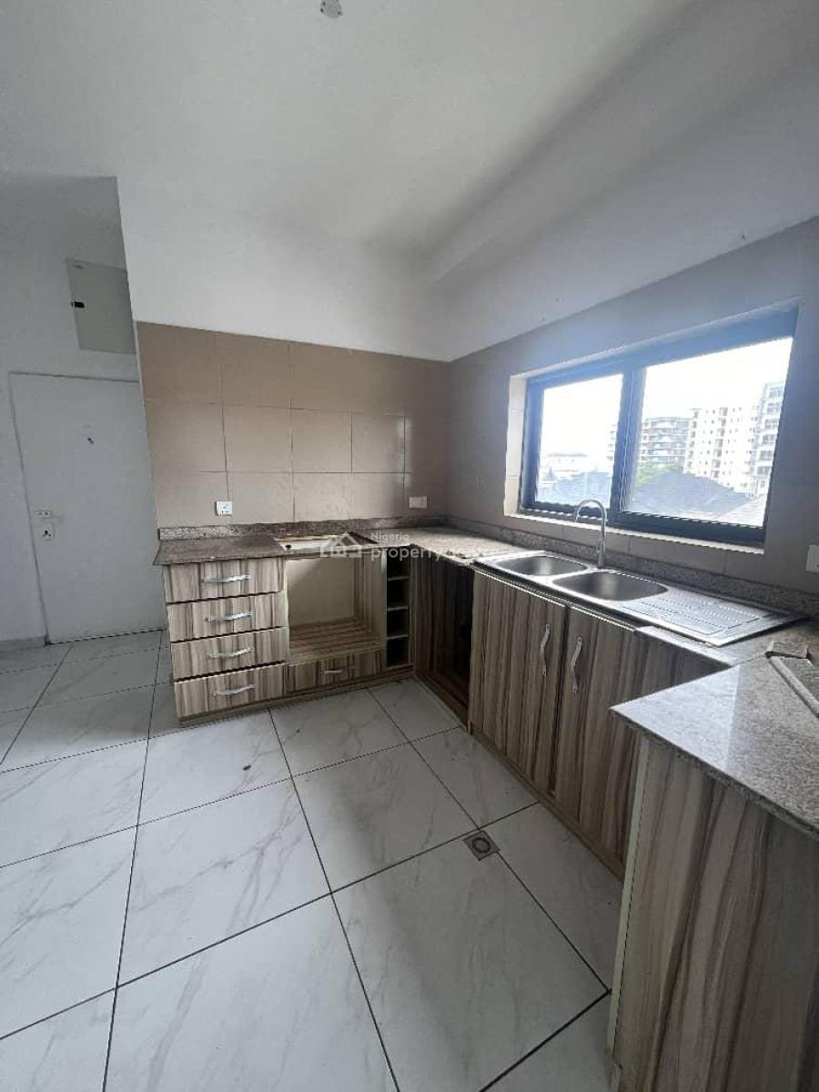 Exquisite and Well Fitted 3 Bedroom Apartment, Lekki Phase 1, Lekki, Lagos, Flat / Apartment for Rent