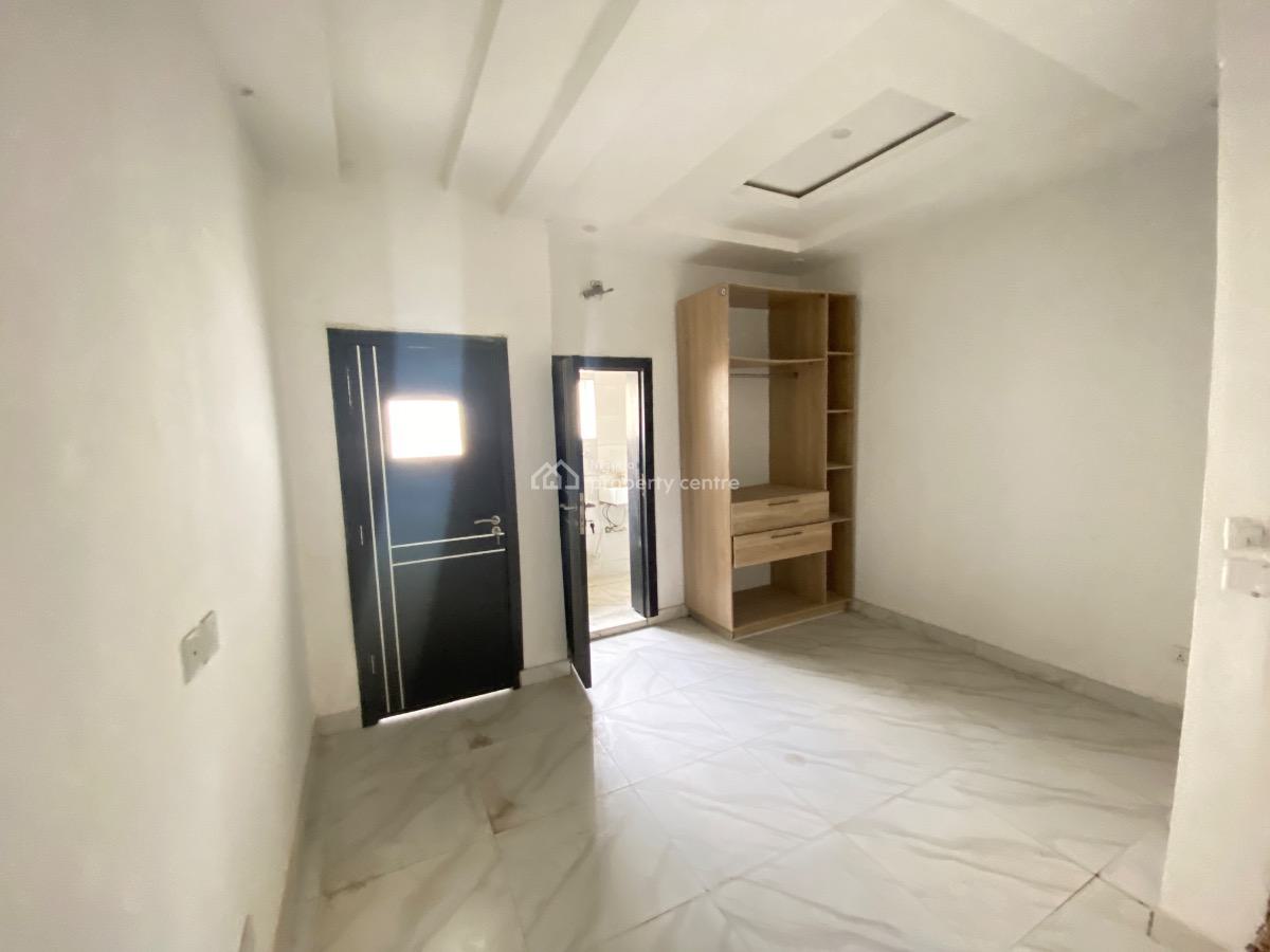 Contemporary 2 Bedroom Apartment, Off Admiraty Way, Lekki Phase 1, Lekki, Lagos, Flat / Apartment for Rent