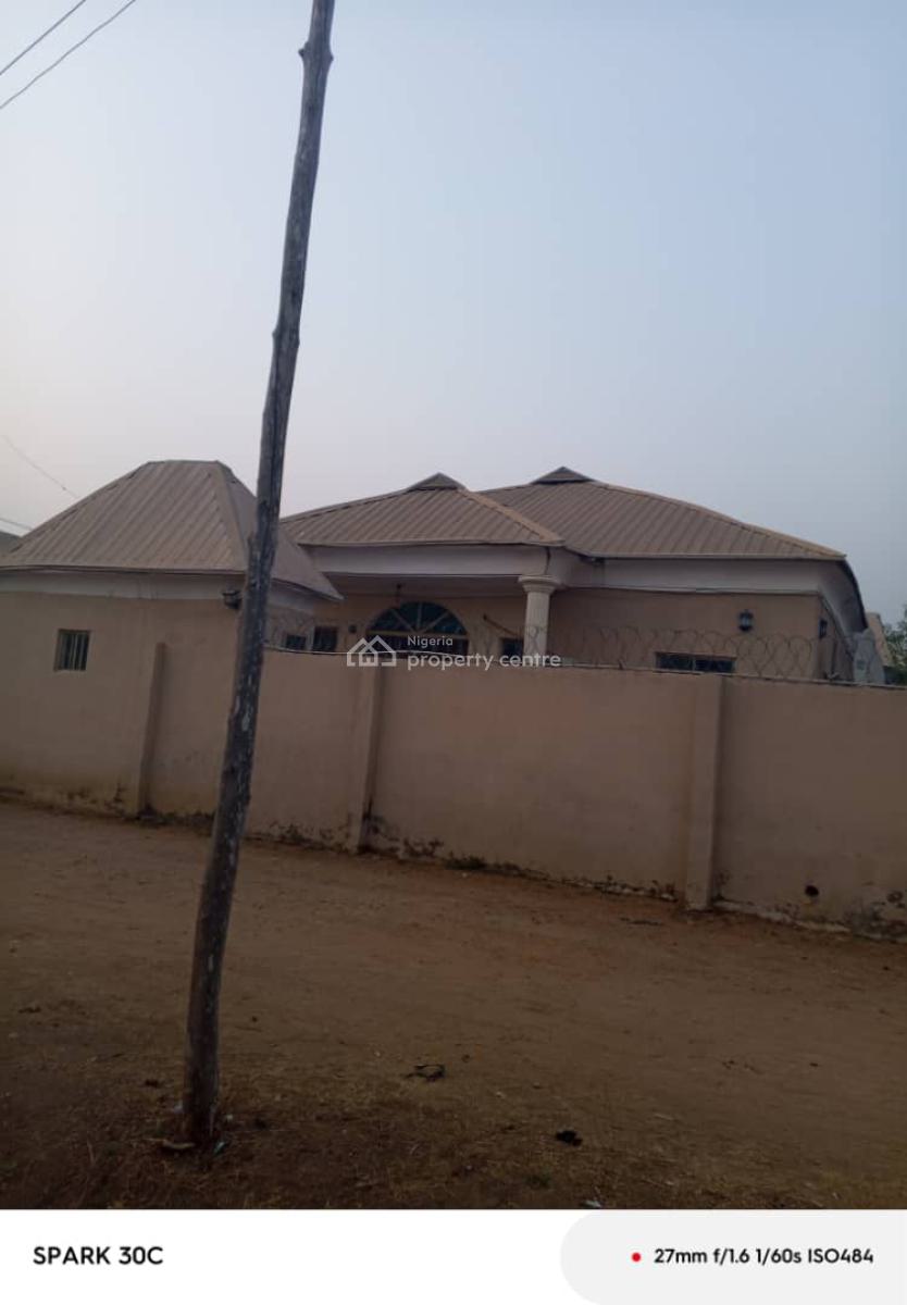 Standard 4 Bedroom Bungalow with 2 Bedroom Bq, Back of Winner Church Ilesa Garage Ring Road, Osogbo, Osun, Detached Bungalow for Sale
