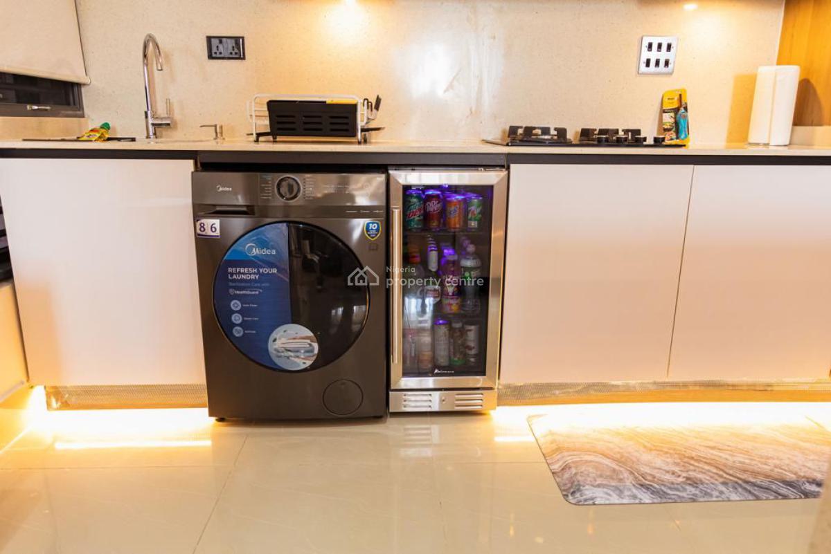 Spacious and Luxury 2 Bedroom Apartment, Lekki Phase 1, Lekki, Lagos, Flat / Apartment Short Let