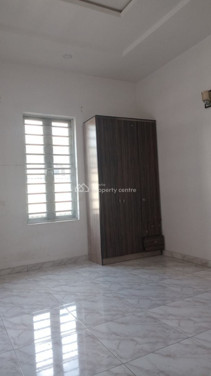 Spacious Room Downstairs, Chevron Drive, Lekki, Lagos, Flat / Apartment for Rent