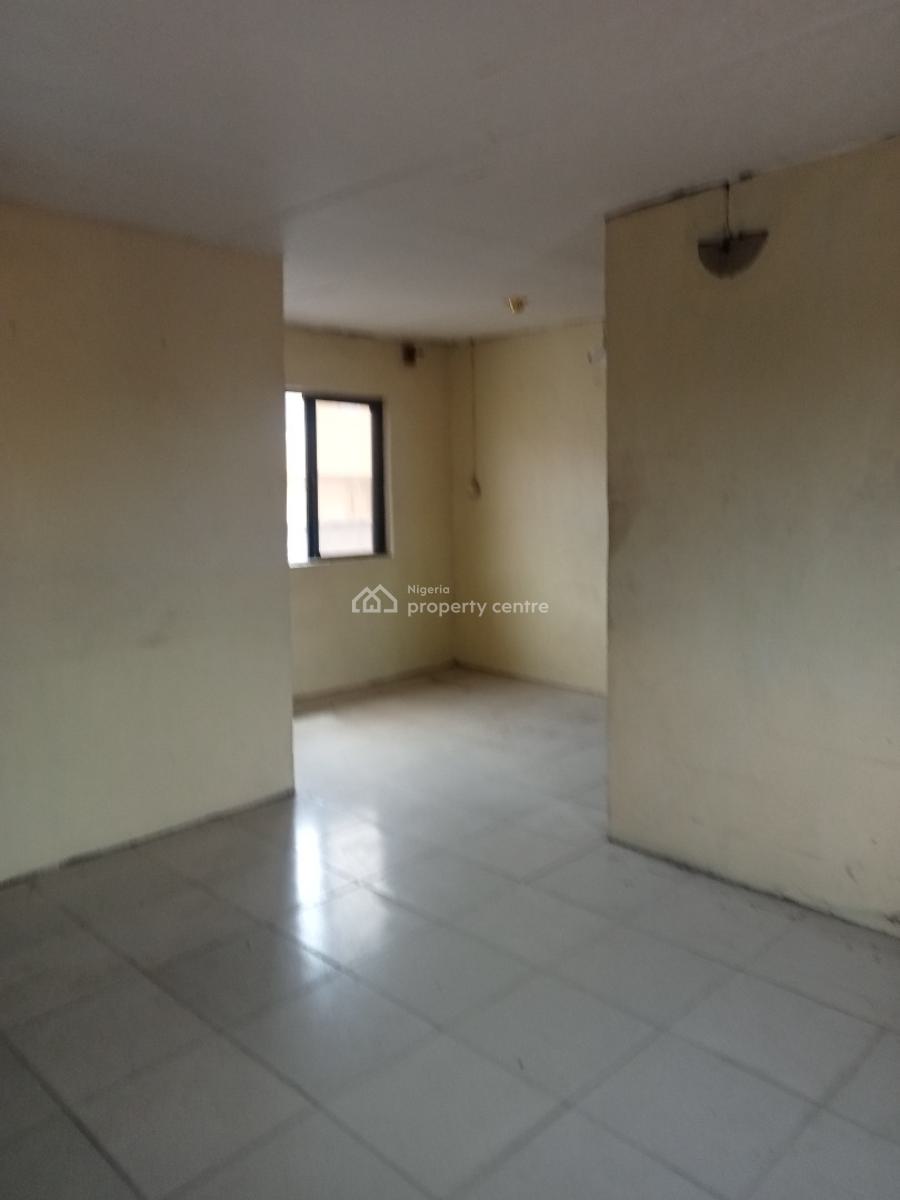 Spacious 2 Bedroom Apartment (upstairs), Adeniyi Jones, Ikeja, Lagos, Flat / Apartment for Rent