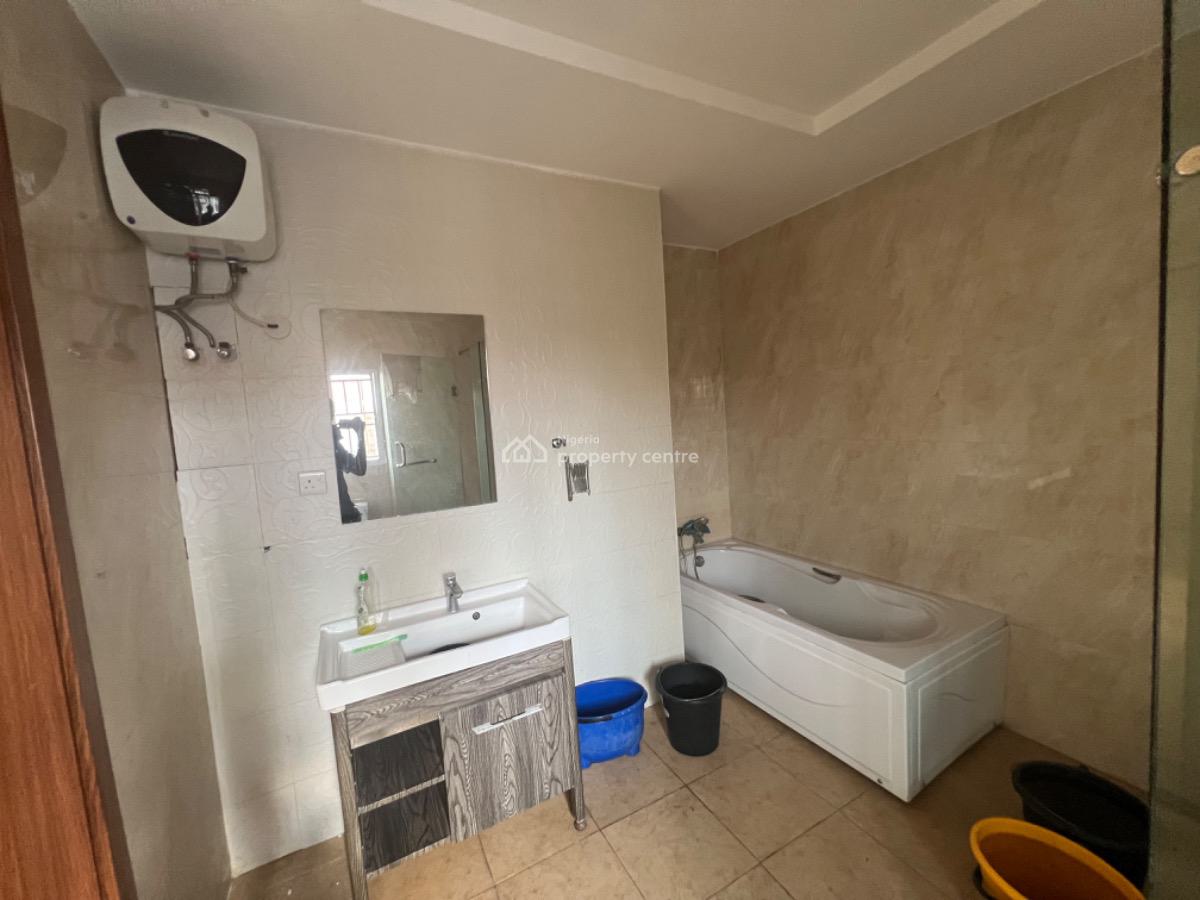 Spacious 3 Bedroom, Lekki Phase 1, Lekki, Lagos, Flat / Apartment for Rent