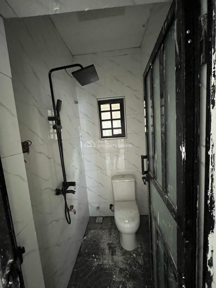 Roomself Contain, 3 Aderinsola Close Thomas Estate, Ajah, Lagos, Self Contain (single Rooms) for Rent