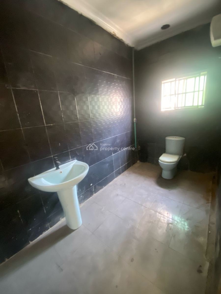 Tastefully Built Serviced Commercial Three (3) Bedroom Flat, Lekki Phase 1, Lekki, Lagos, Flat / Apartment for Rent
