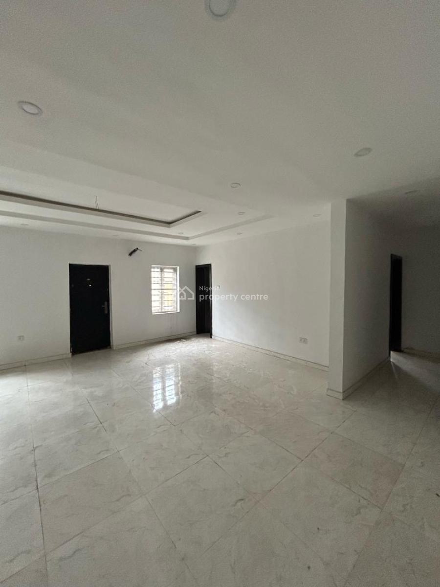 Clean 3 Bedroom, Yaba, Lagos, Flat / Apartment for Rent
