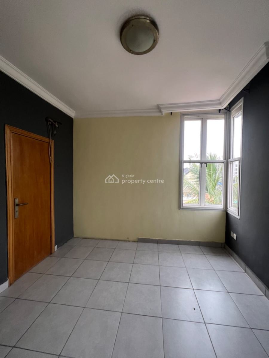 Clean 2 Bedrooms Flat, Lekki Phase 1, Lekki, Lagos, Flat / Apartment for Sale