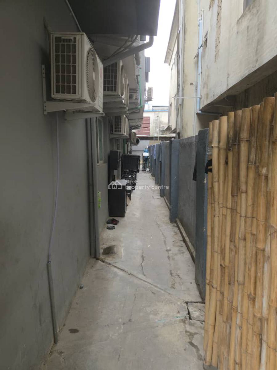 Big Semi Detached House, Formally Used for Restaurant & Coffee Shop, Victoria Island (vi), Lagos, Restaurant / Bar for Rent