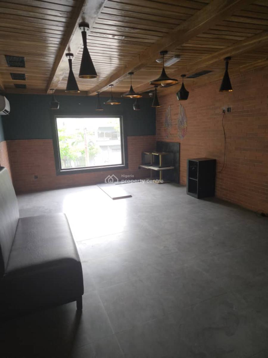 Big Semi Detached House, Formally Used for Restaurant & Coffee Shop, Victoria Island (vi), Lagos, Restaurant / Bar for Rent