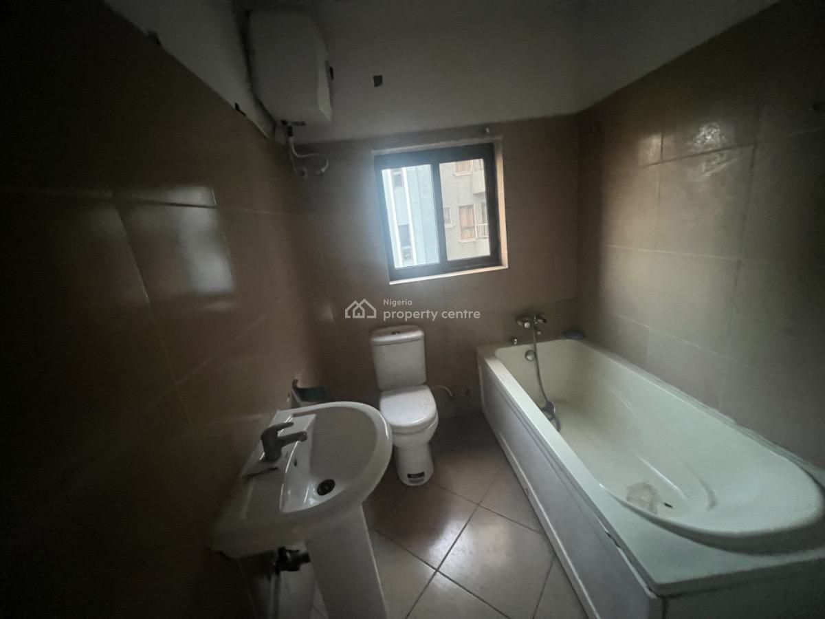Standard 3 Bedroom Apartment with Bq, Lekki Phase 1, Lekki, Lagos, Flat / Apartment for Rent