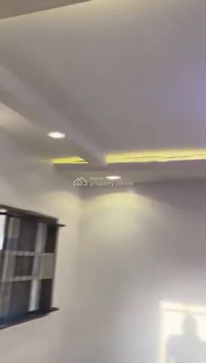 a Very Nice and Big 4 Bedroom Apartment, Ayetoro Street, Akoka, Yaba, Lagos, Flat / Apartment for Rent