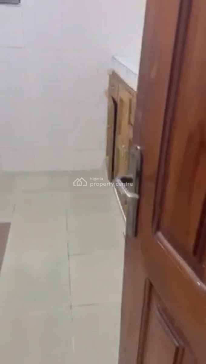 a Very Nice and Big 4 Bedroom Apartment, Ayetoro Street, Akoka, Yaba, Lagos, Flat / Apartment for Rent