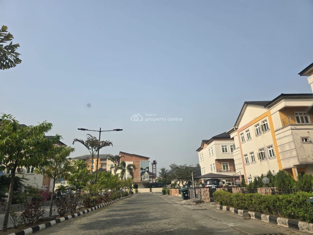 Spacious 3bedroom, Chevron Drive, Lekki, Lagos, Block of Flats for Sale