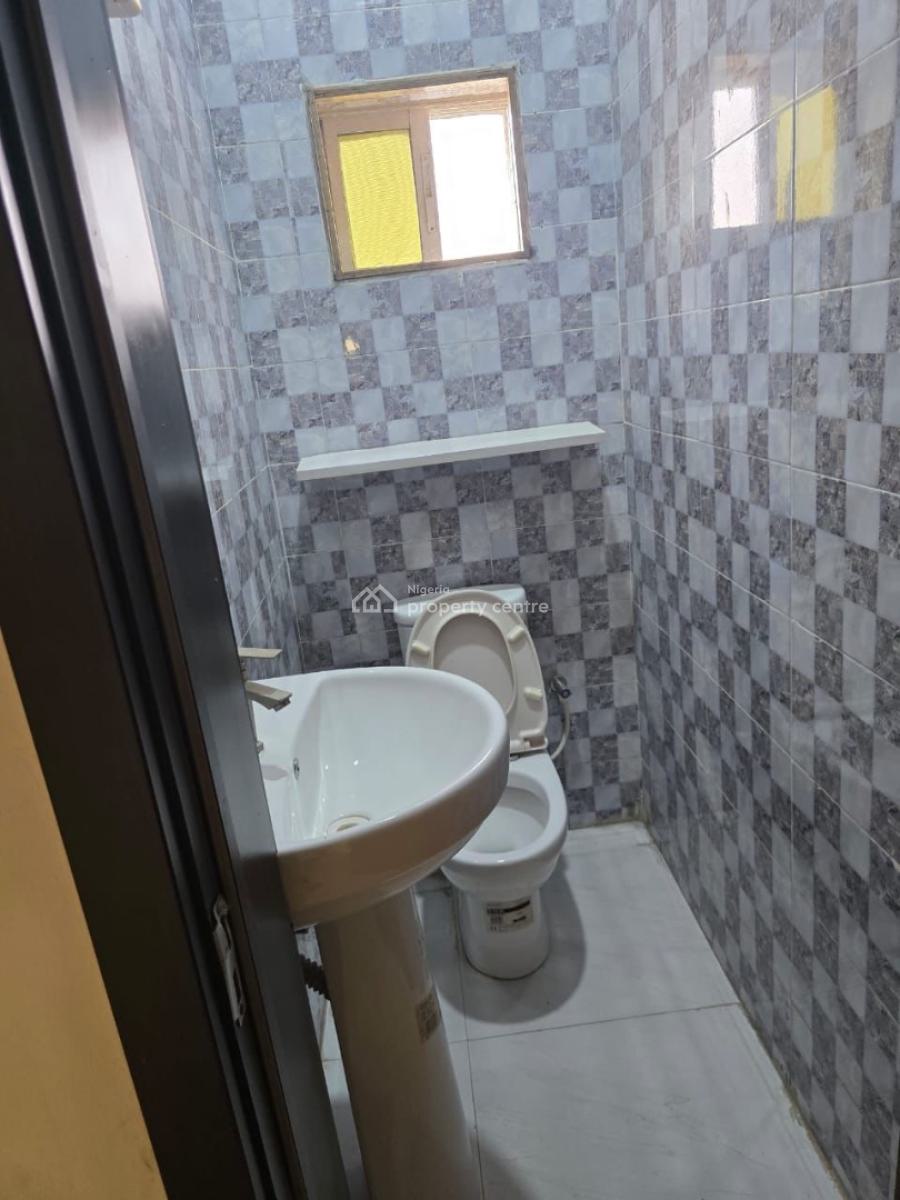 Spacious 3bedroom, Chevron Drive, Lekki, Lagos, Block of Flats for Sale