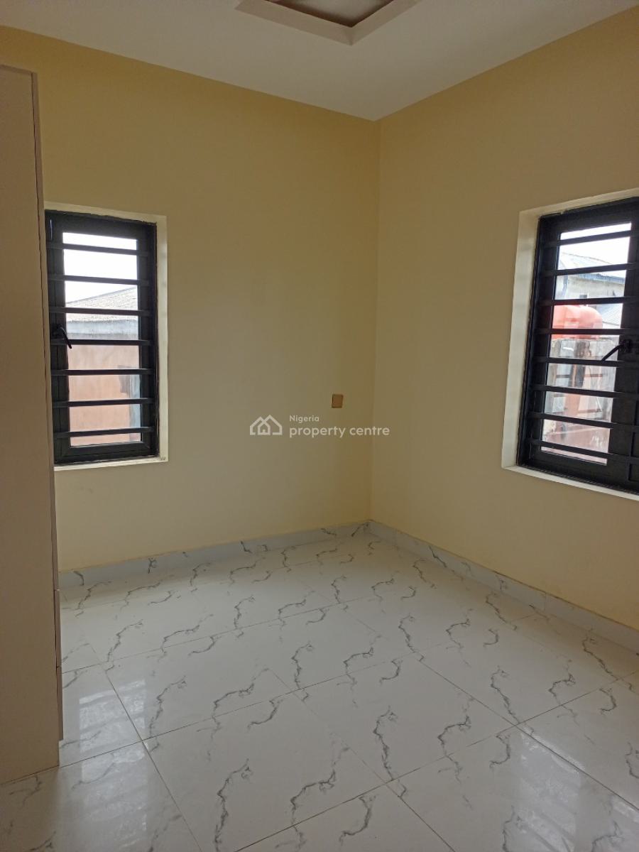 2 Bedroom Flat Upstairs, Alpha Beach Road ( New Road), Lekki, Lagos, Flat / Apartment for Rent