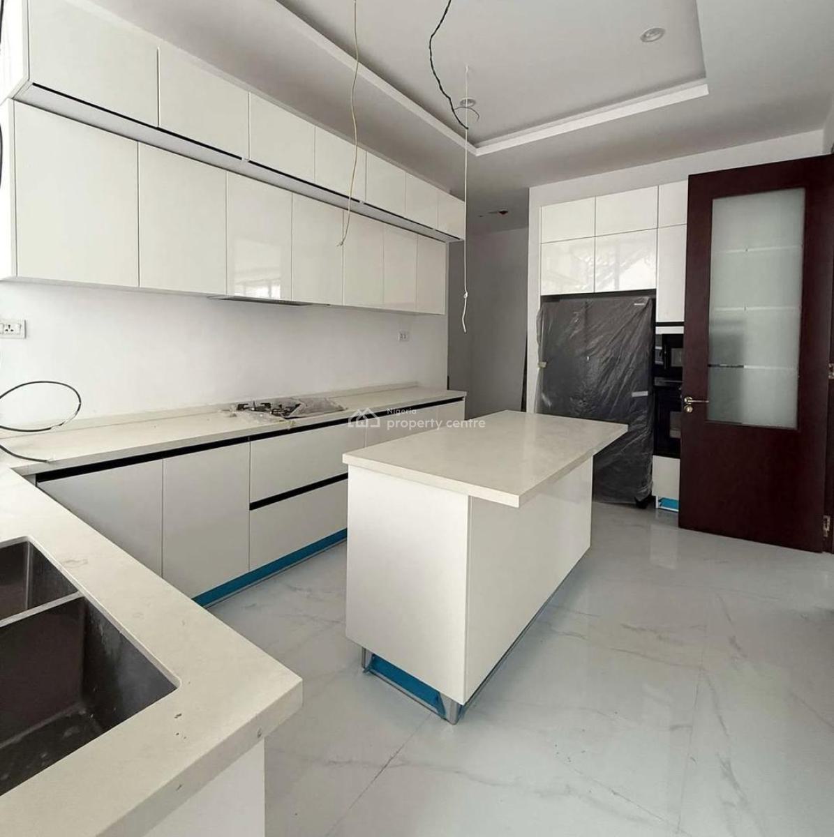 Luxury 3 Bedroom Apartment with Excellent Finishing, Lekki Phase 1, Lekki, Lagos, Flat / Apartment for Rent