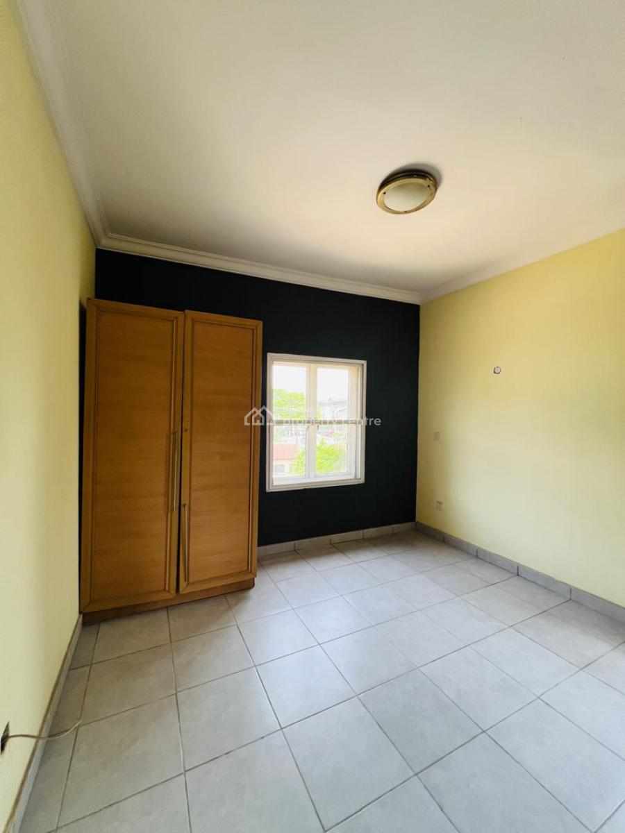 2bedroom Flat, Lekki Phase 1, Lekki, Lagos, Flat / Apartment for Rent