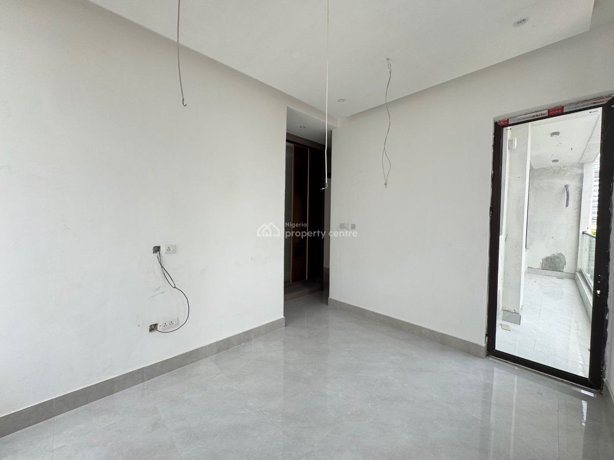 Spacious 3 Bedroom Apartment with Elevator, Swimming Pool & Gym, Lekki Phase 1, Lekki, Lagos, Flat / Apartment for Sale