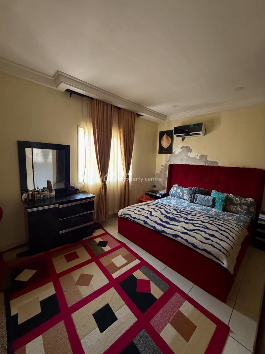 Distress 4 Bedroom Terrace, Brains and Hammers City, Galadimawa, Abuja, House for Sale