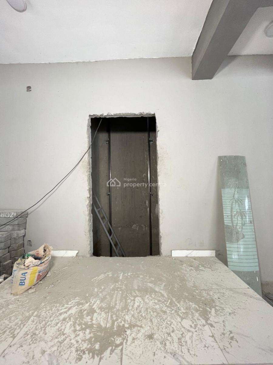 Fully Serviced ,luxury 2 Bedroom Apartment with Gym and Elevator, Lekki Phase 1, Lekki, Lagos, Flat / Apartment for Sale