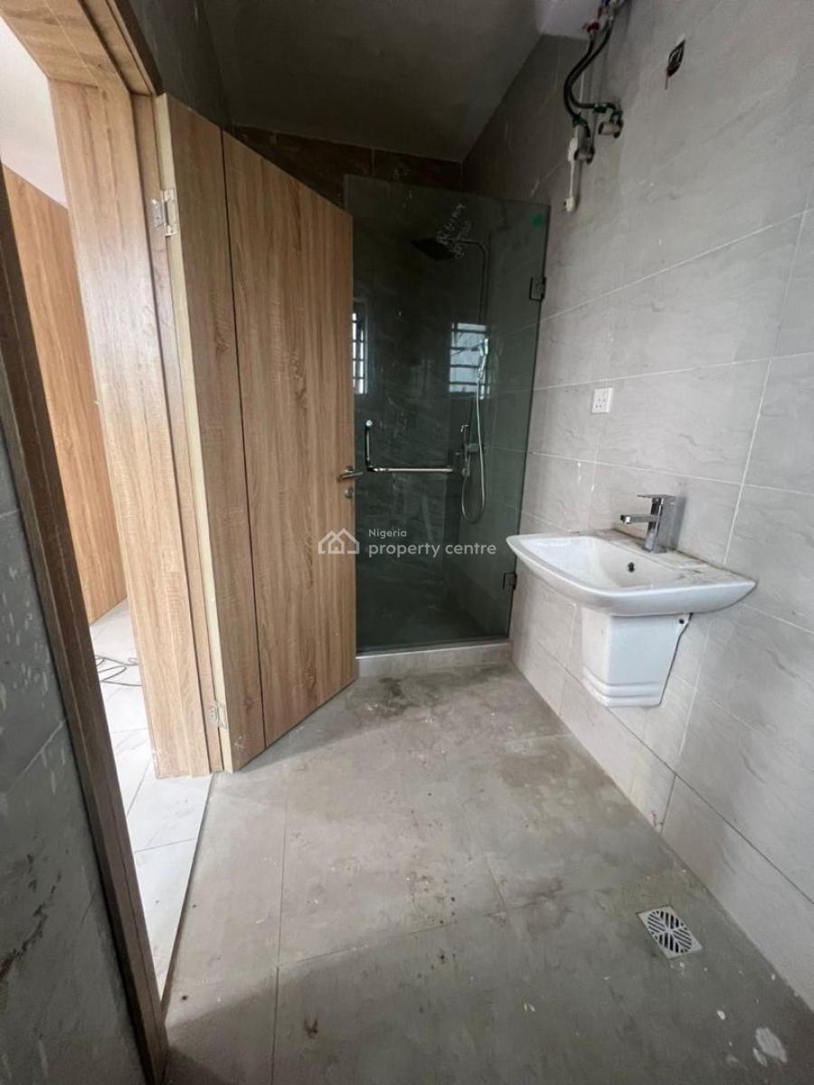 Eye Catchy 3 Bedroom Apartment in a Top Notch Location, Yaba, Lagos, Flat / Apartment for Sale