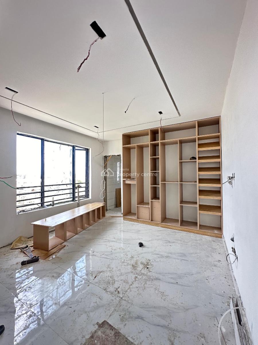 Legit Spacious 2 Bedroom Apartment, Lekki Phase 1, Lekki, Lagos, Flat / Apartment for Sale