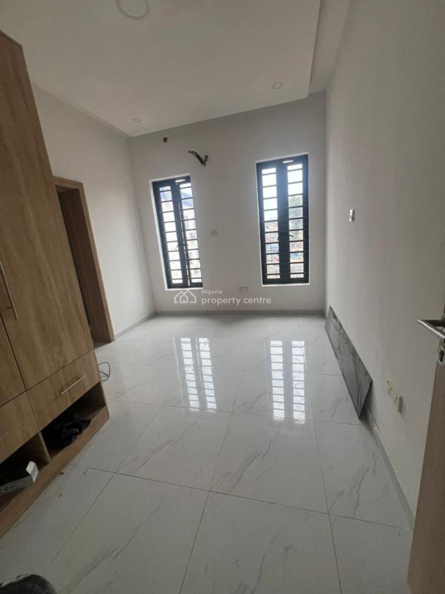 Eye Catchy 3 Bedroom Apartment in a Top Notch Location., Stunning 3-bedroom Apartment in a Prime Location, Alagomeji, Yaba, Lagos, Flat / Apartment for Sale