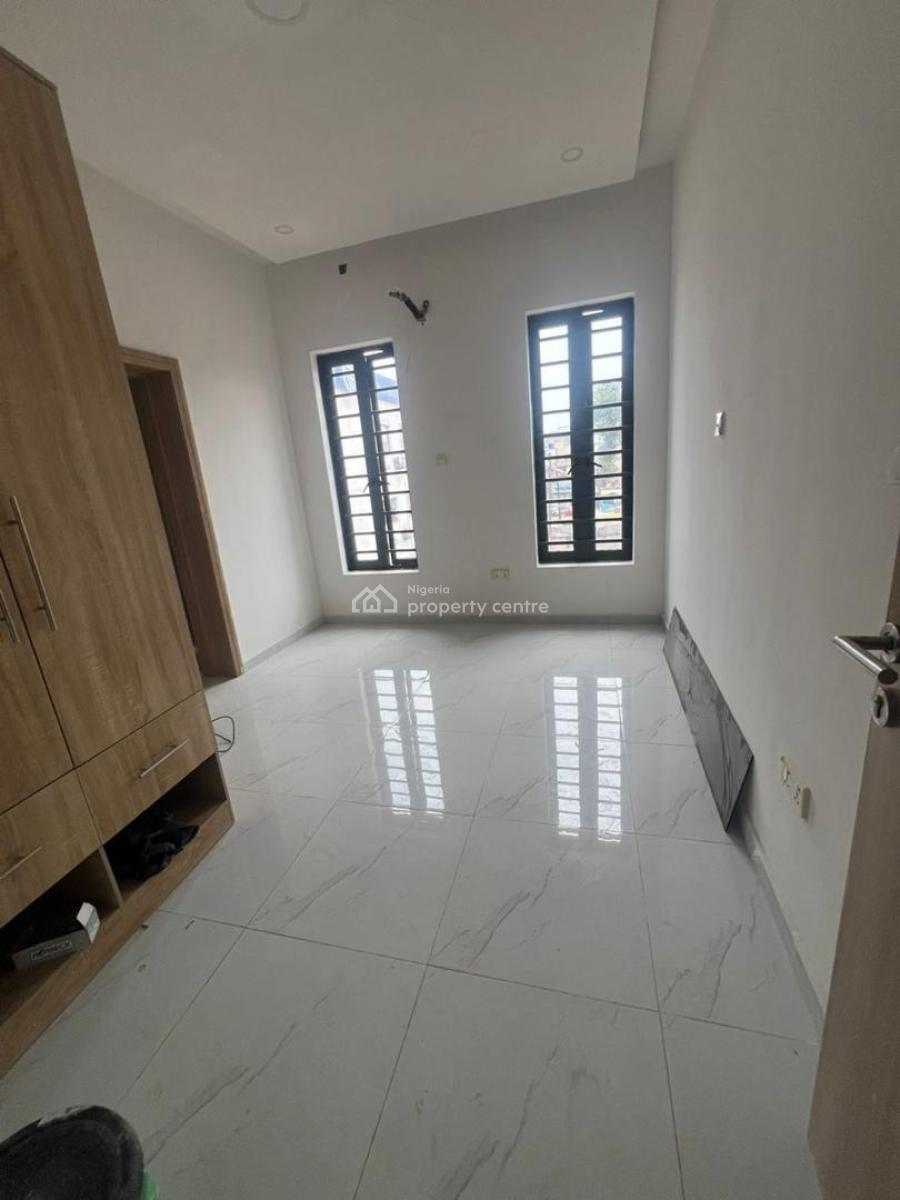 Eye Catchy 3 Bedroom Apartment in a Top Notch Location., Stunning 3-bedroom Apartment in a Prime Location, Alagomeji, Yaba, Lagos, Flat / Apartment for Sale
