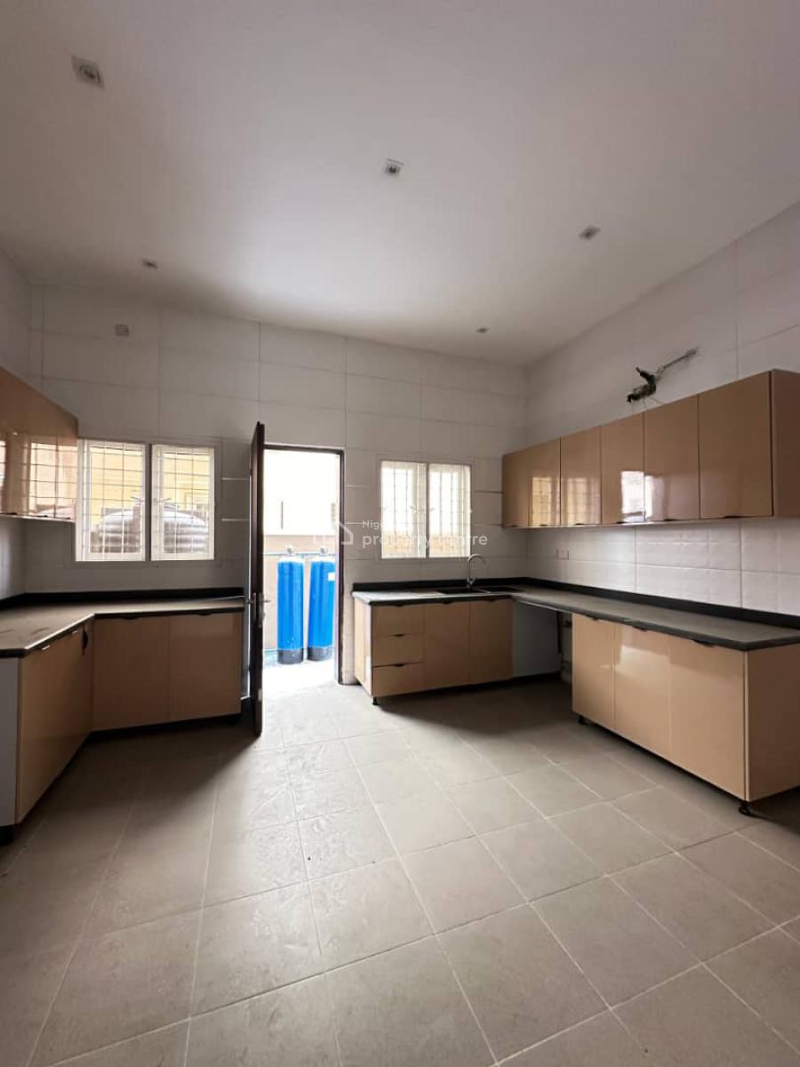 Visually Pleasing 5 Bedroom Semi  Detached Home with Bq, Lekki Phase 1, Lekki, Lagos, Semi-detached Duplex for Sale