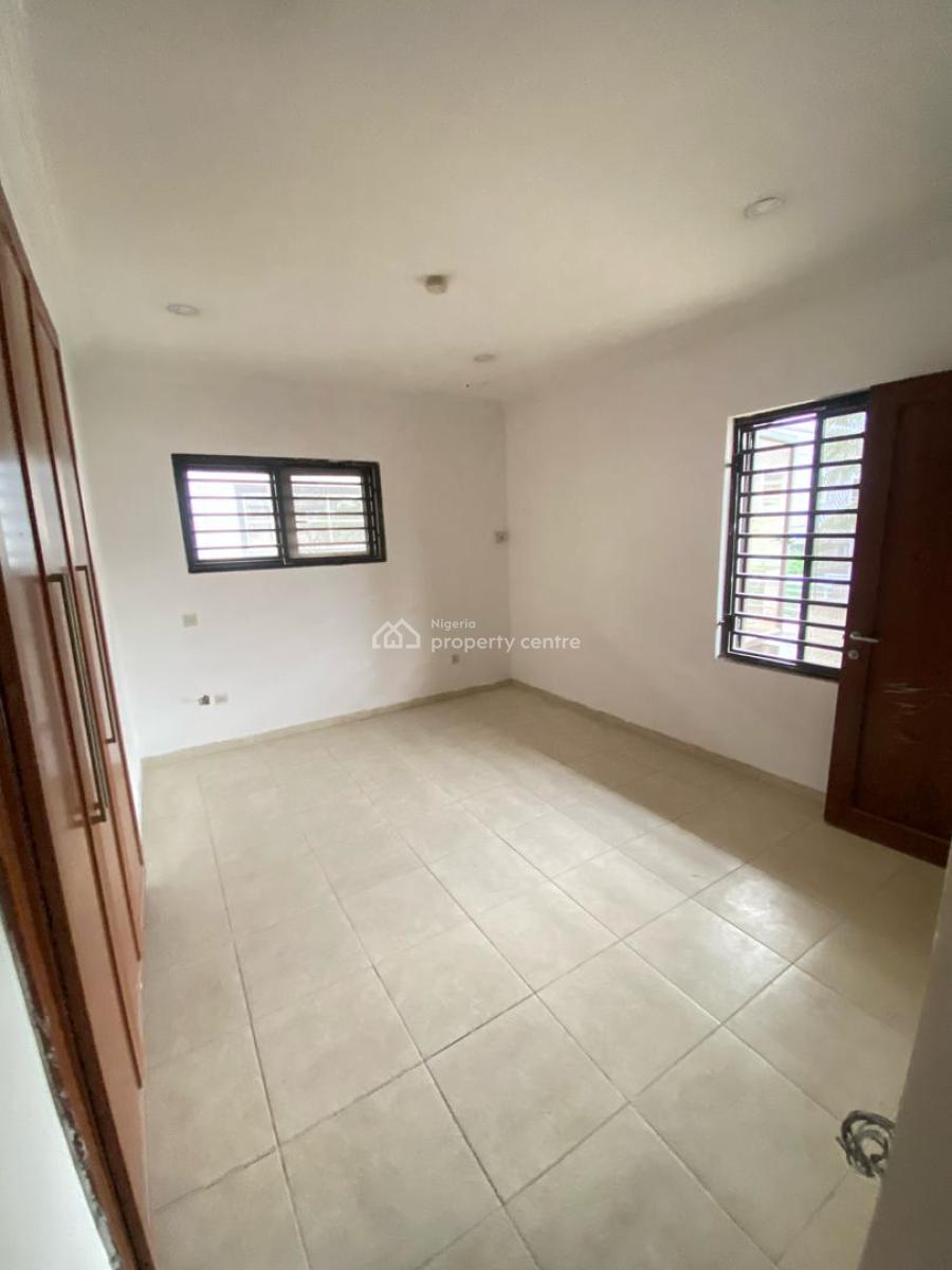 Specious 3 Bedroom Apartment, Off Admiralty Way, Lekki Phase 1, Lekki, Lagos, Flat / Apartment for Rent