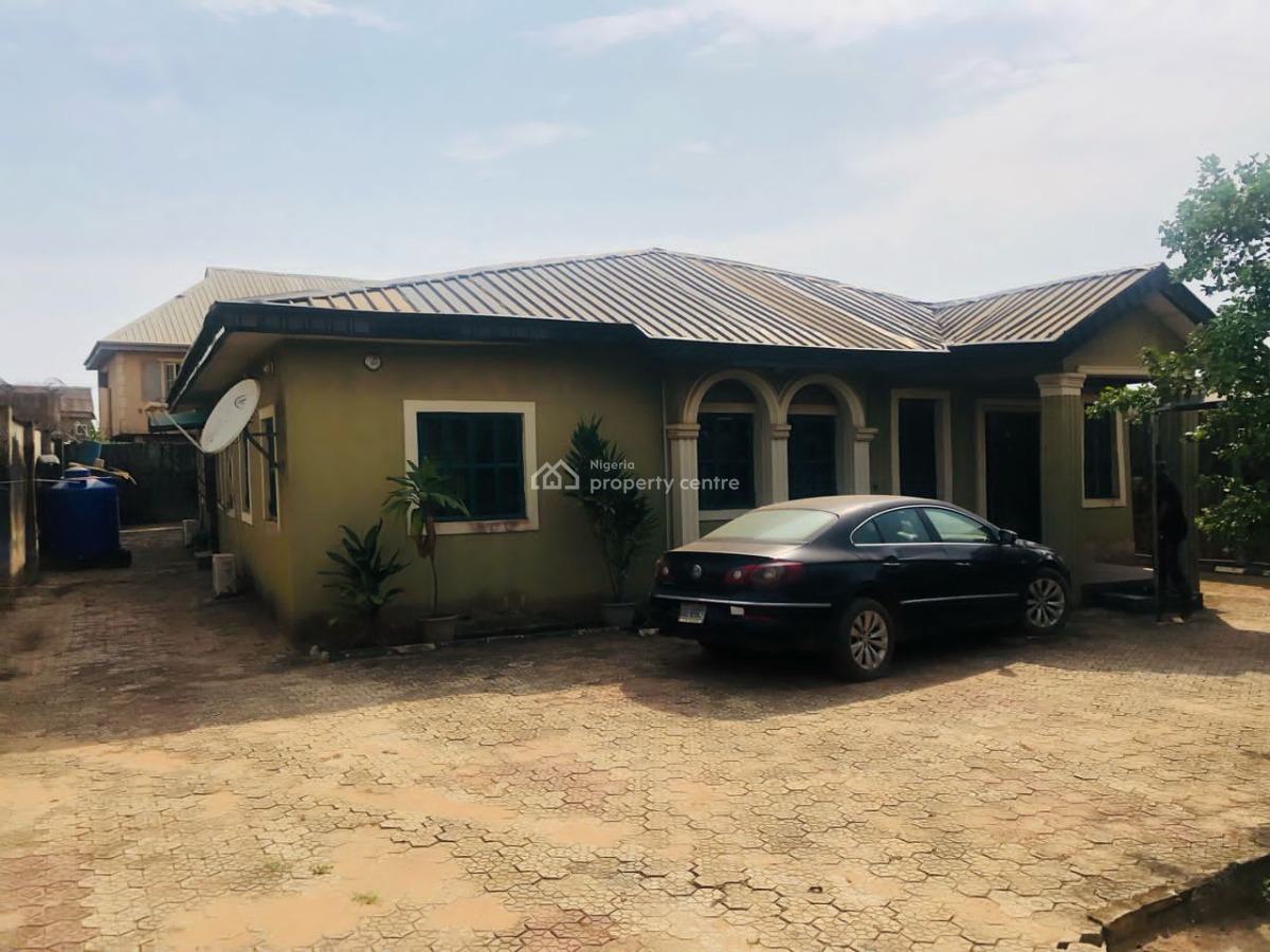 Well Maintained 5 Bedroom Detached Bungalow, Ikorodu, Lagos, Detached Bungalow for Sale