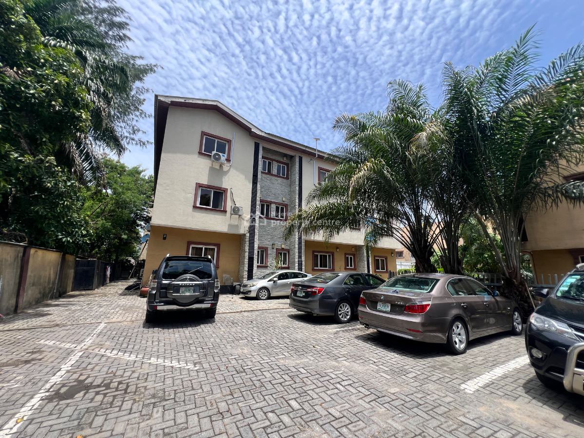 Spacious and Well Improved 3bedroom Apartment with Bq,swimming Pool, Old Ikoyi, Ikoyi, Lagos, Flat / Apartment for Rent