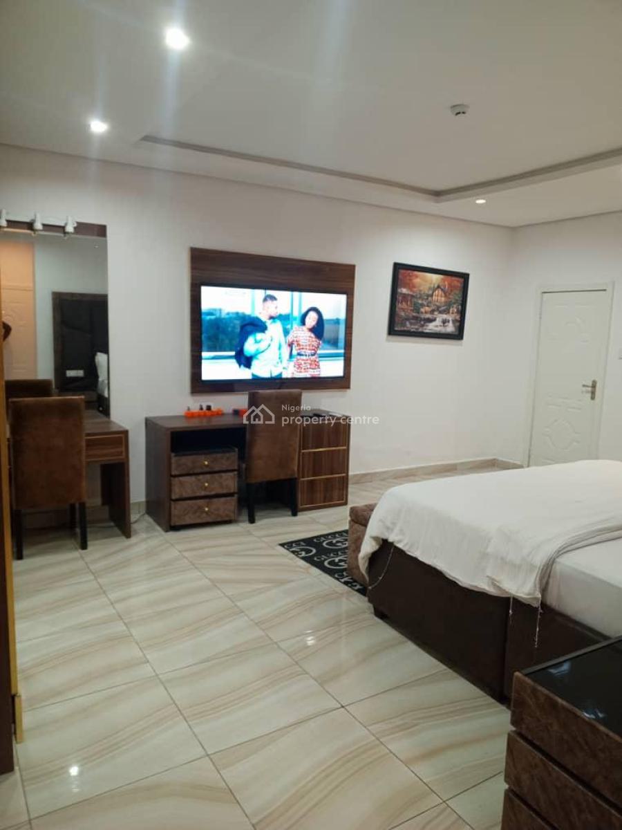 Distress 2brm Flat Apartment at Banana Island, Banana Island, Ikoyi, Lagos, House for Sale